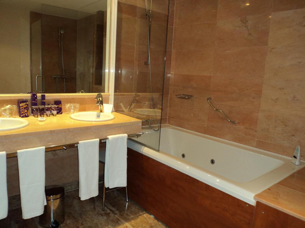 Un baño de Parador de Lorca