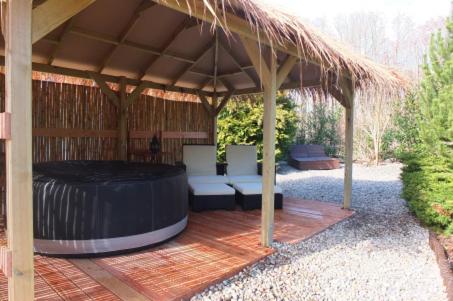 Ferienhaus SEE Romantik mit Sauna und Whirlpool - Housity
