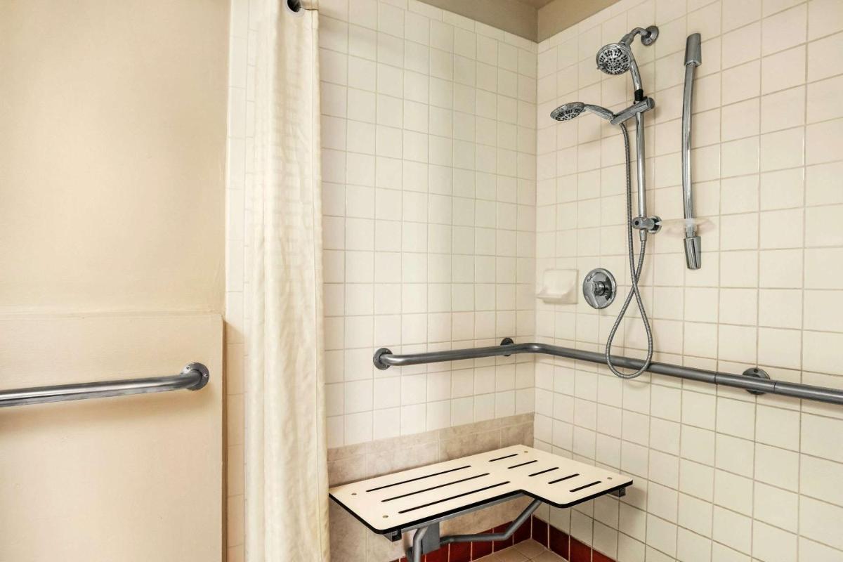 Belmont Inn & Suites - Housity