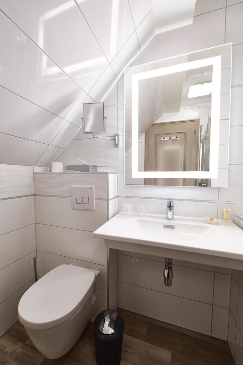 Salle de bains dans l'établissement Best Western Plus Au cheval Blanc à Mulhouse