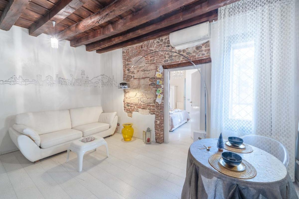 Abbraccio di Giulietta - Housity