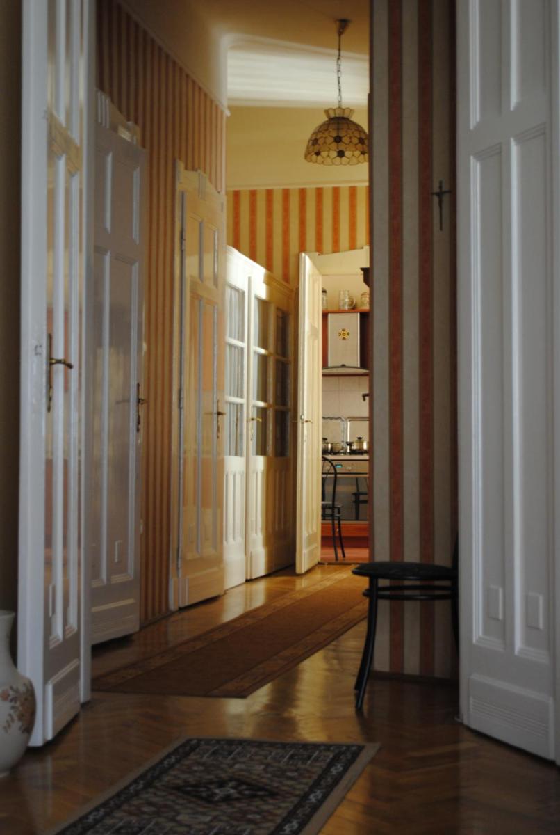 House at the corner of Blunt-Angel - Authentic - Housity