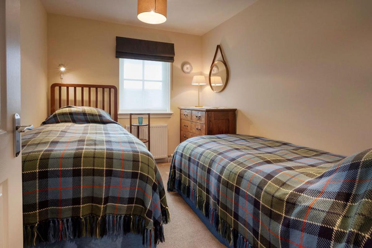 6 Grant Crescent - Housity
