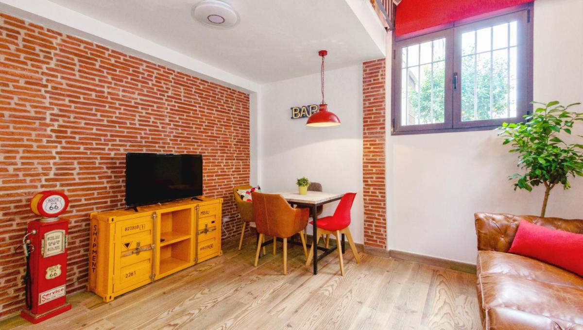 SimplyHosted El Teatro - Housity