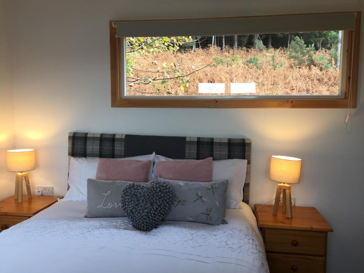 Loch Broom Cabins Seaviews& Petfriendly - Housity