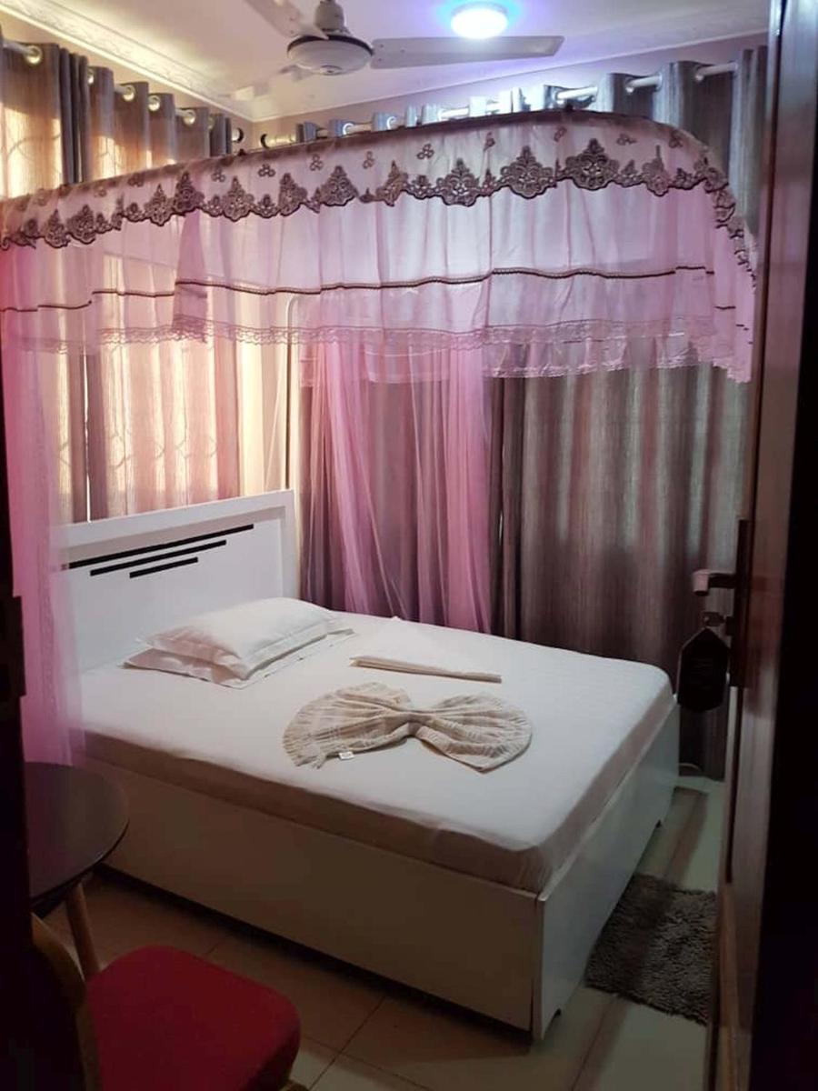 B10 Airport Lodge - Housity