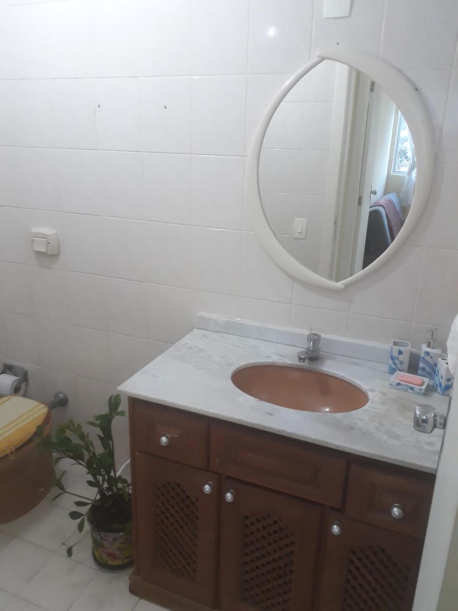 Apartamento amplo, arejado e com ótima localização - Housity