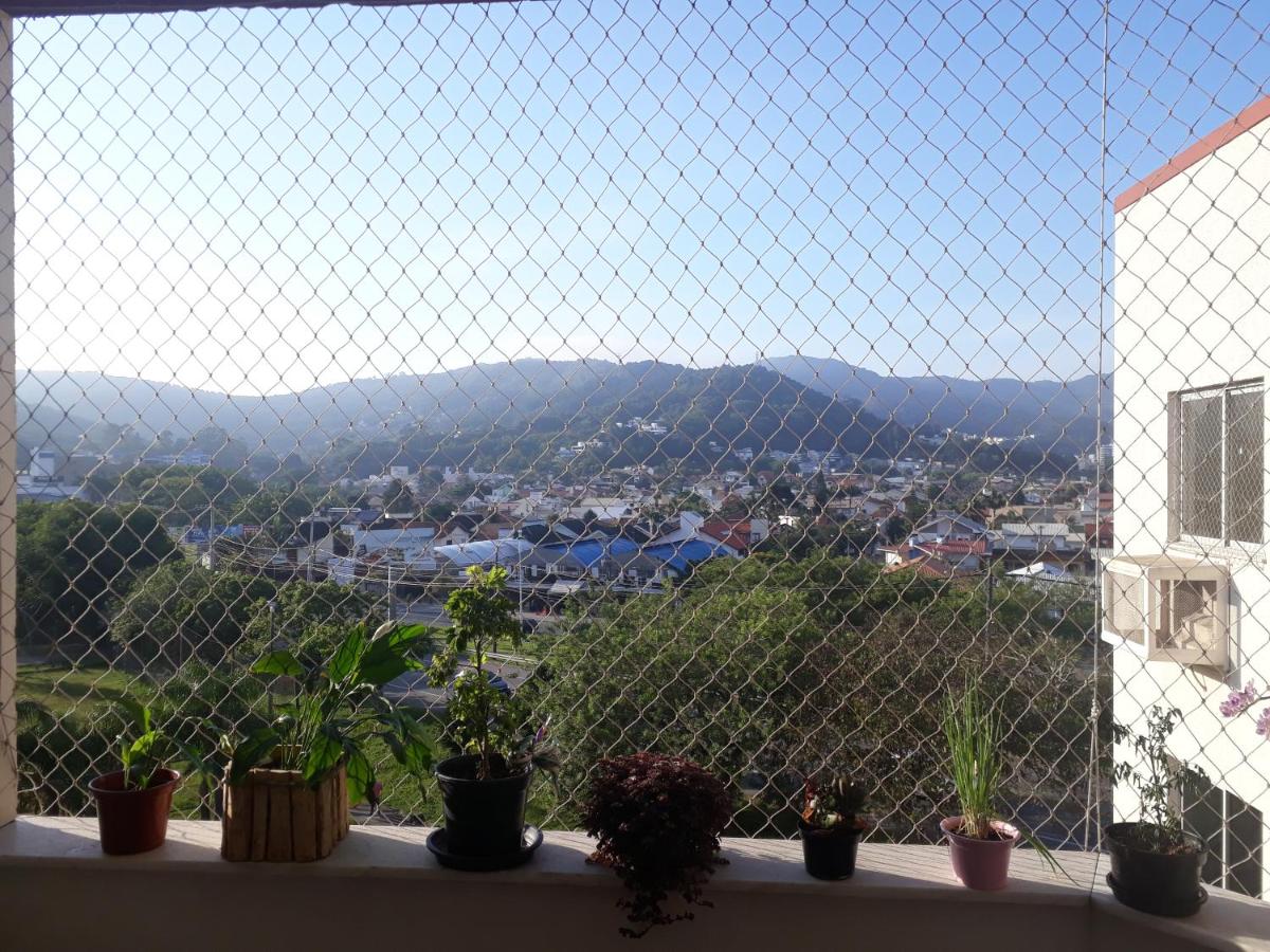 Apartamento amplo, arejado e com ótima localização - Housity