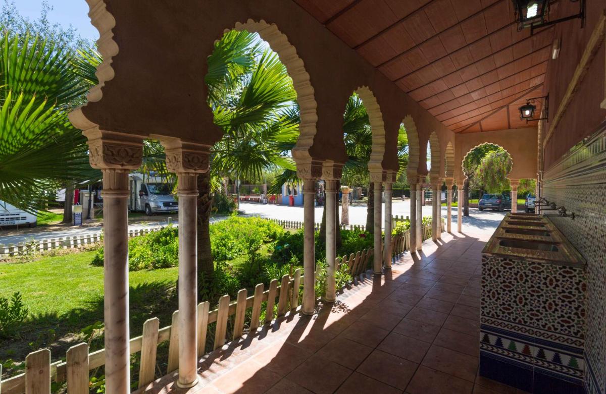 Apartamentos Camping El Palmar - Housity