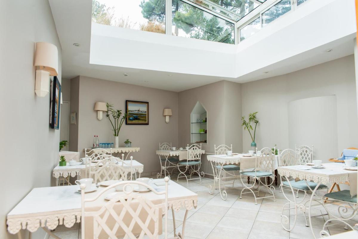 Restaurant ou autre lieu de restauration dans l'établissement Hôtel Lutétia & Spa