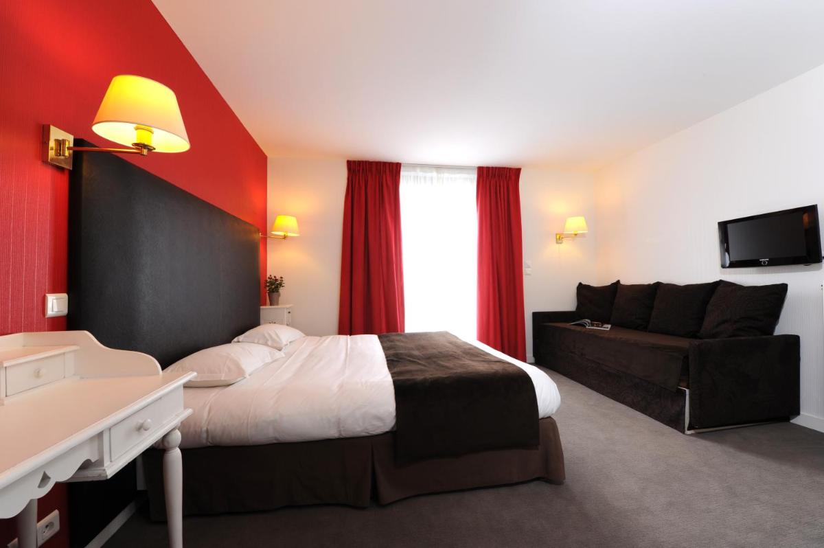 Télévision ou salle de divertissement dans l'établissement Hôtel Lutétia & Spa