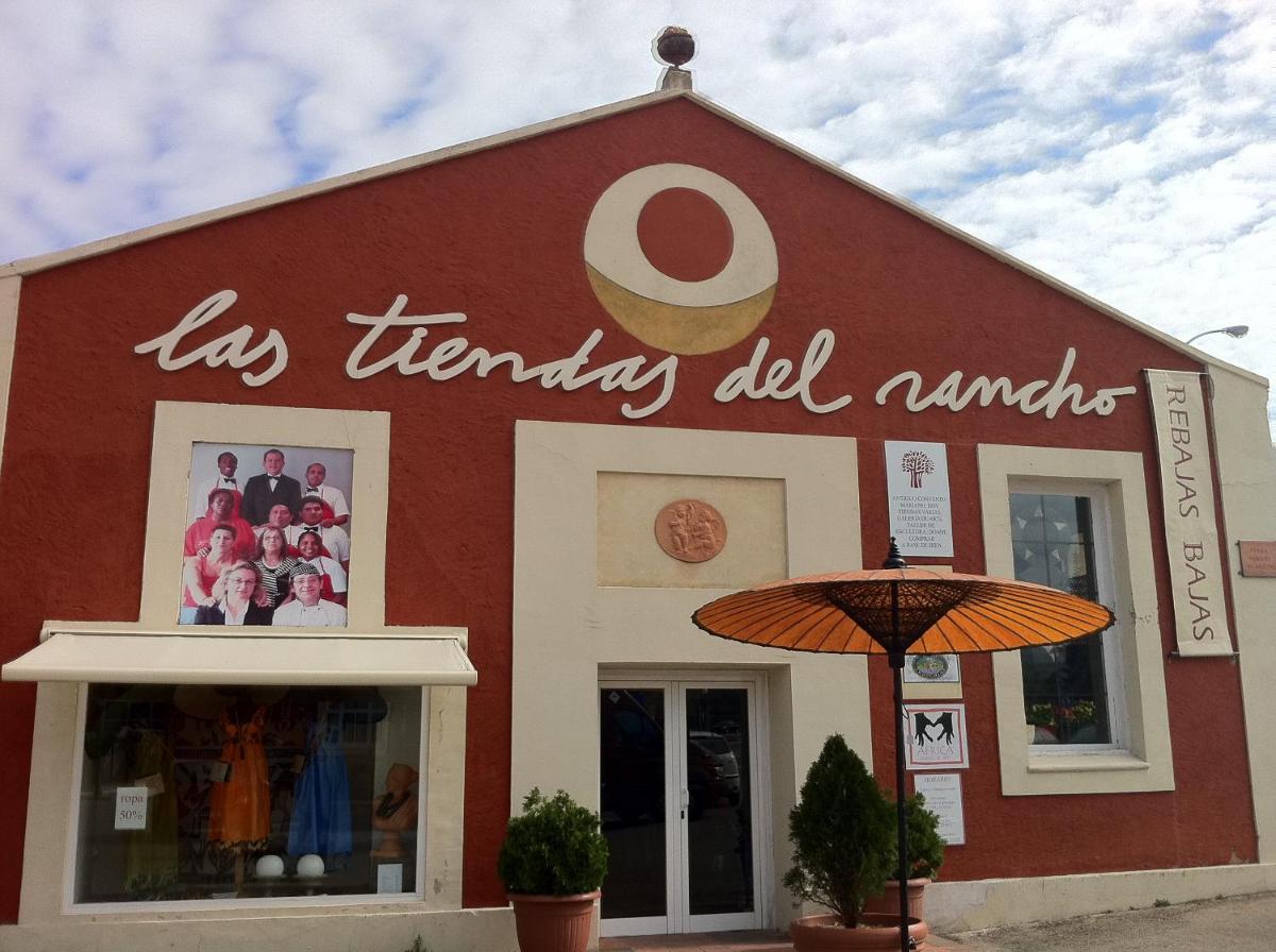 Certificado, premio, señal o documento que está expuesto en Hotel El Rancho
