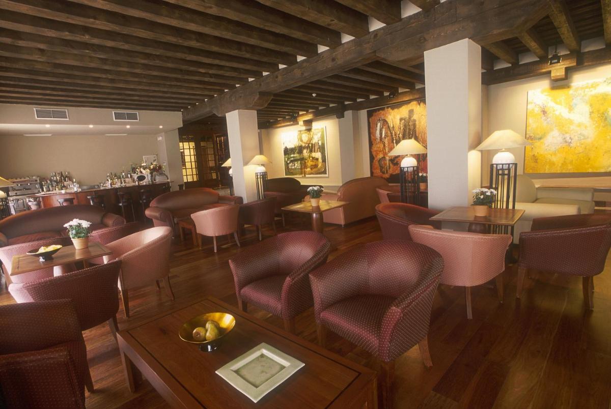 Zona de estar de Hotel El Rancho