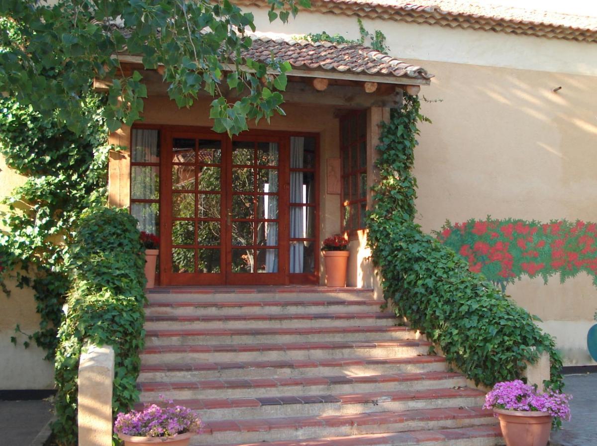 Fachada o entrada de Hotel El Rancho