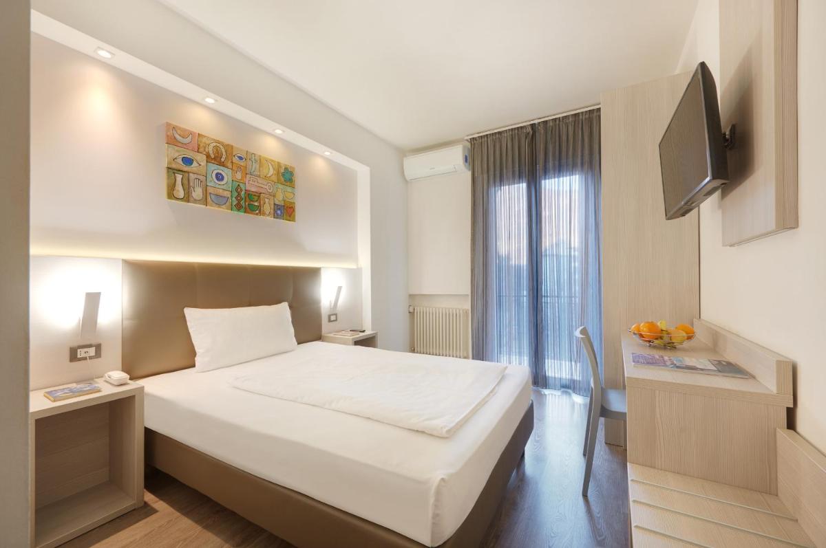 Hotel Ariston - Housity