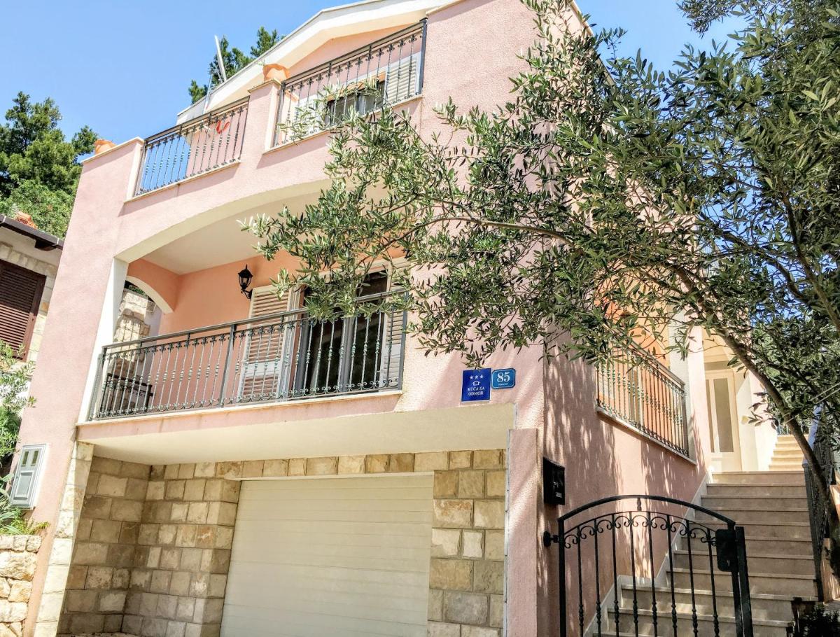 Charming Mokalo Seaside House next to Beach - Housity