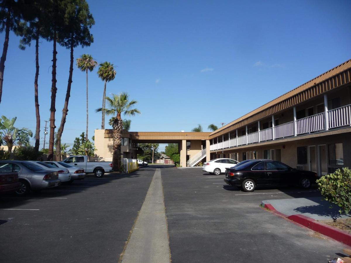 Rainbow Inn - Housity