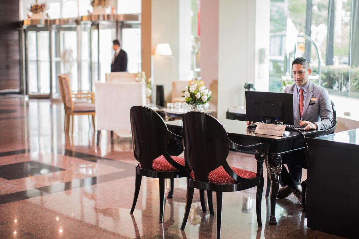 Suitetrails - Delfines Hotel & Convention Center