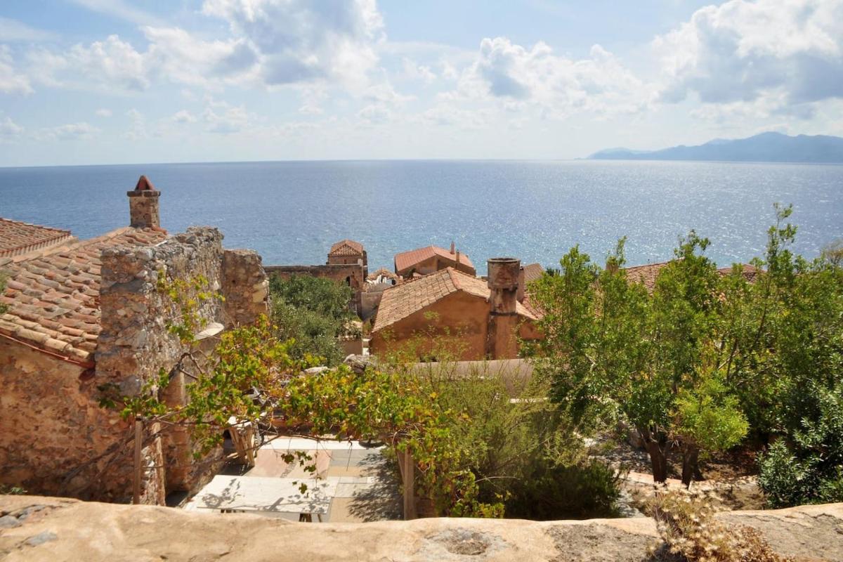 Suitetrails - Old Traditional House in the Castle of Monenvasia