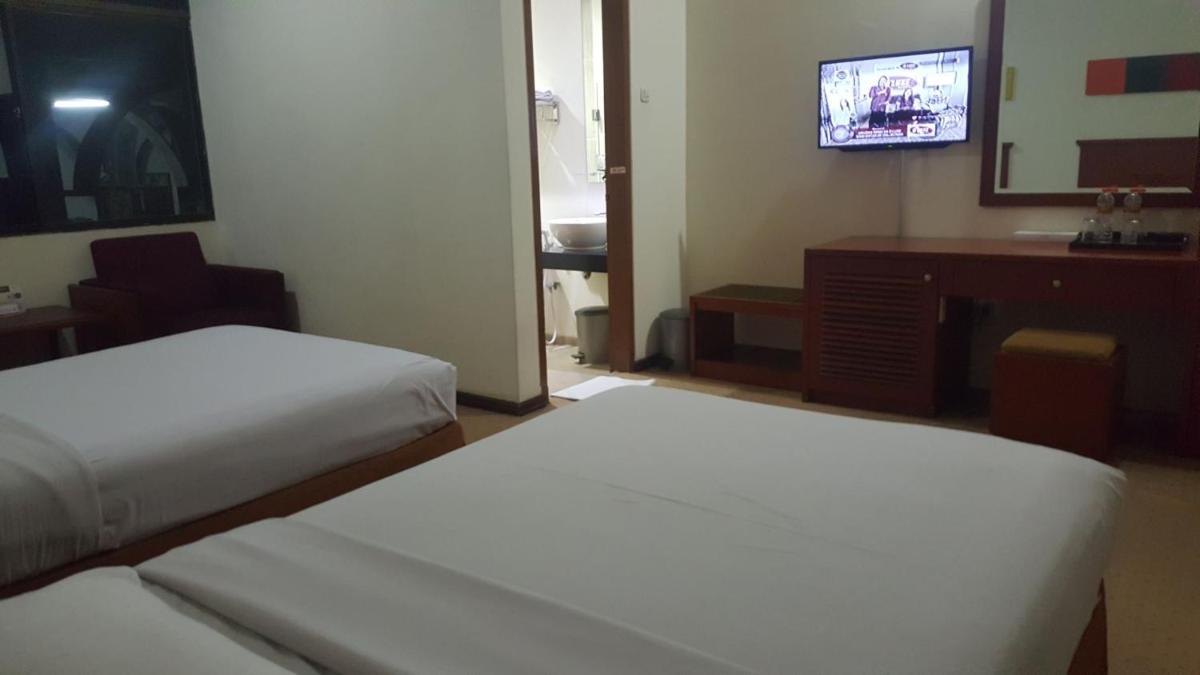 Plaza Hotel Semarang - Housity