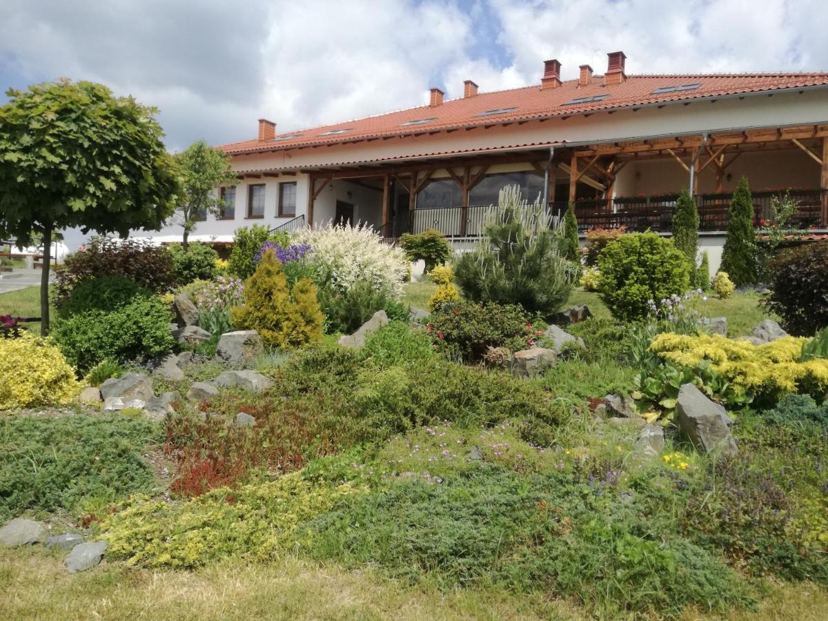 NASZ DWOREK - Housity