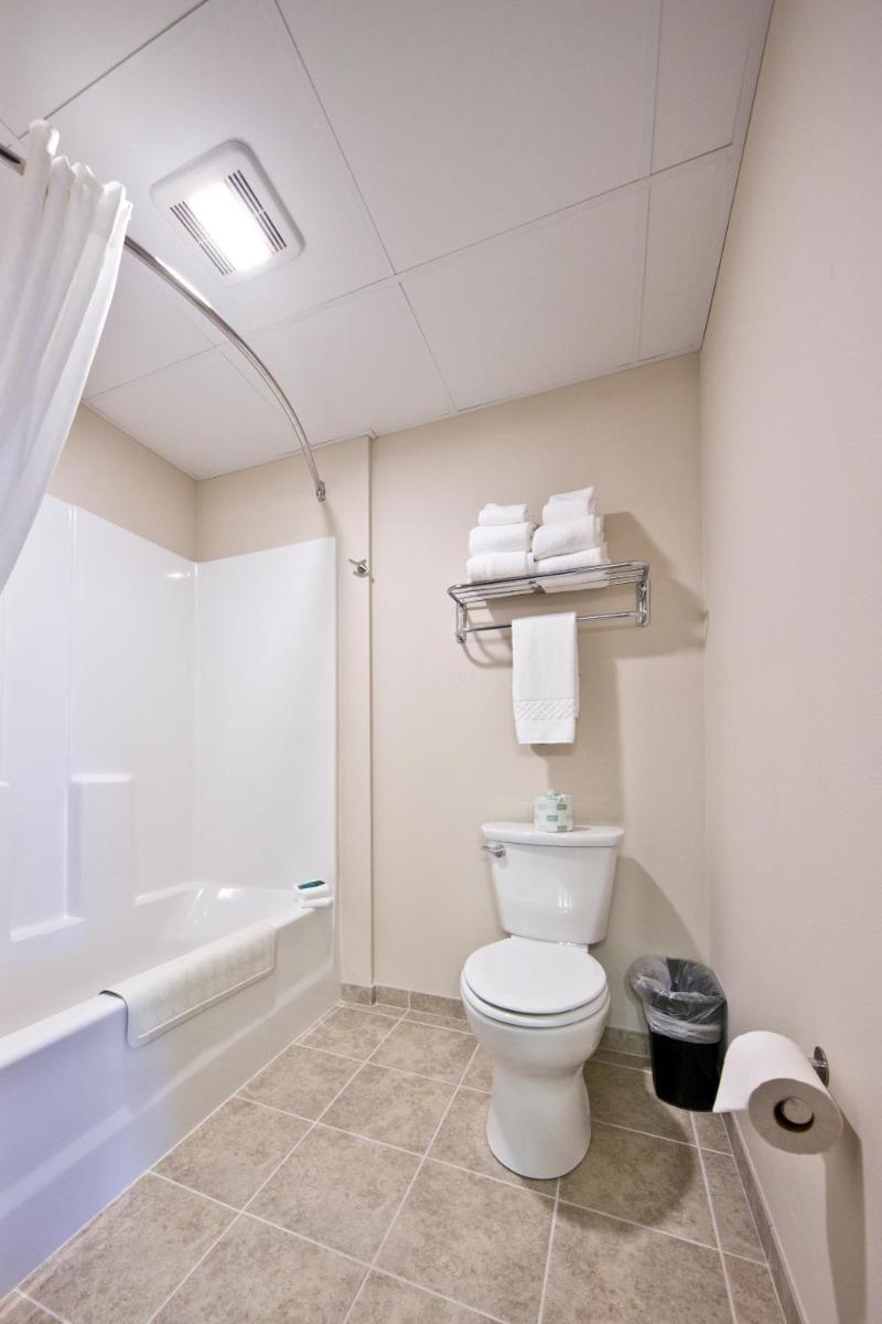Cobblestone Inn & Suites - Boone - Housity