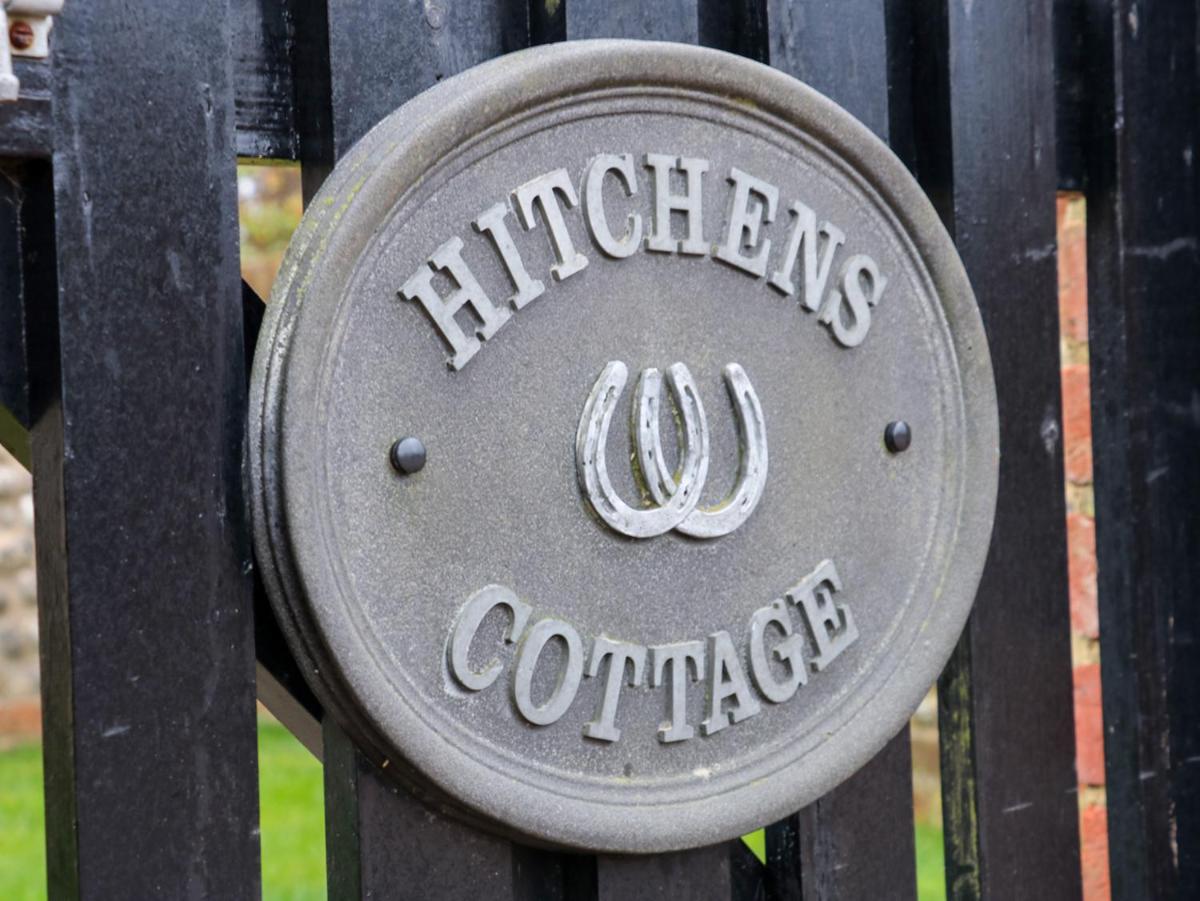 Hitchens Cottage - Housity