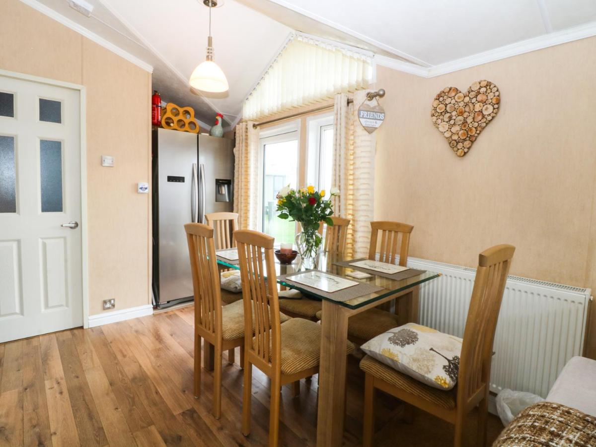 The View, Pwllheli - Housity