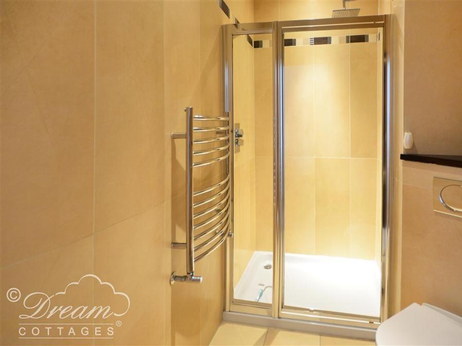 Azure Apartment - Housity