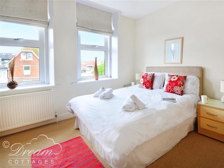 Azure Apartment - Housity
