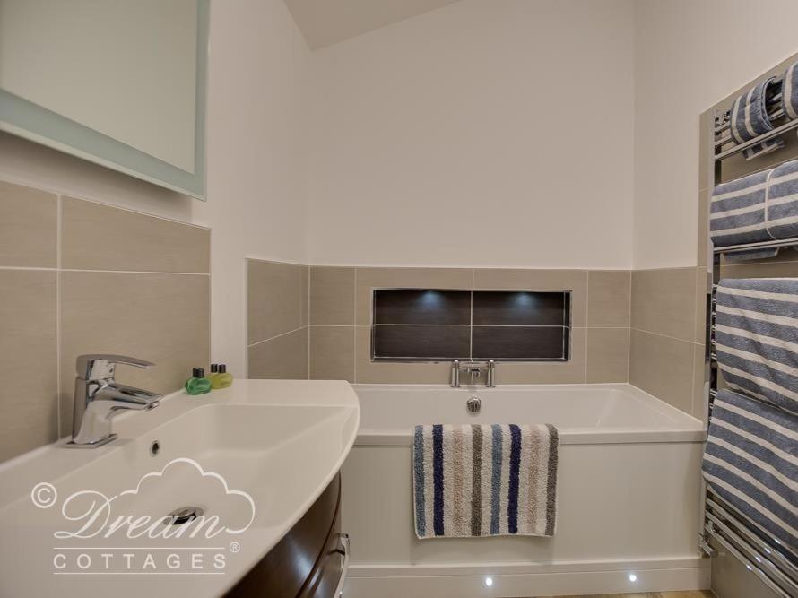 Outlook Lodge - Housity
