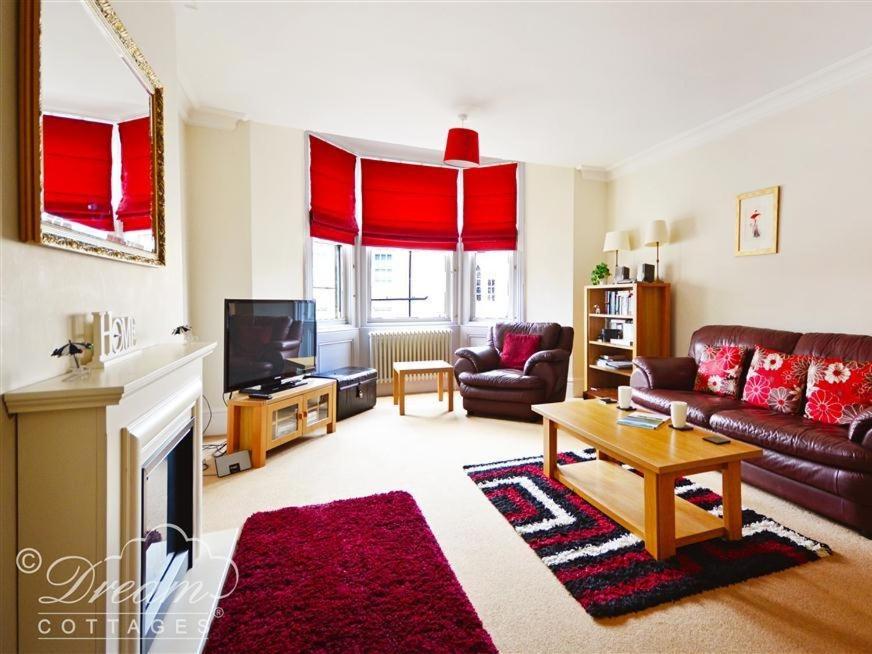 Azure Apartment - Housity