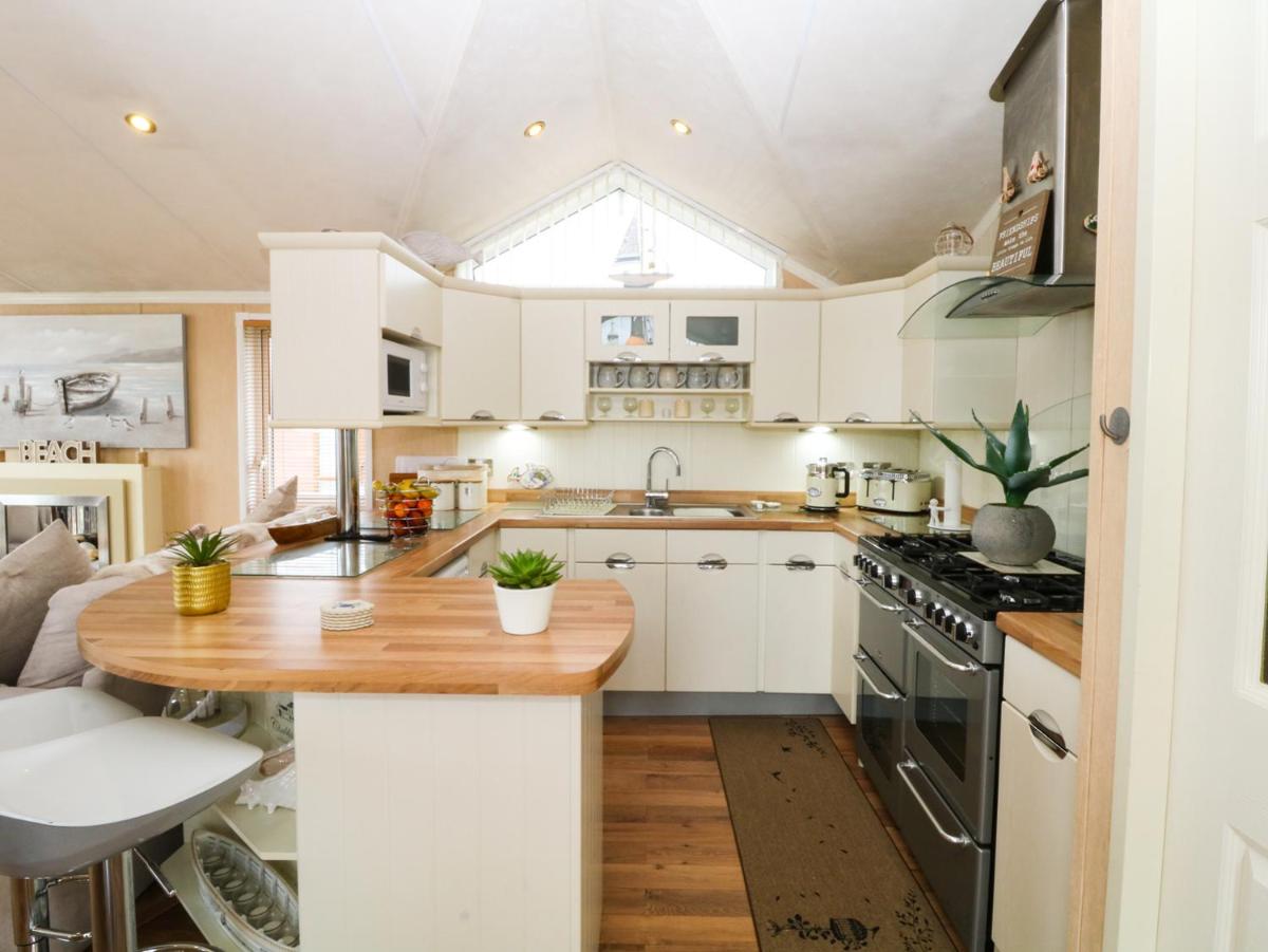The View, Pwllheli - Housity