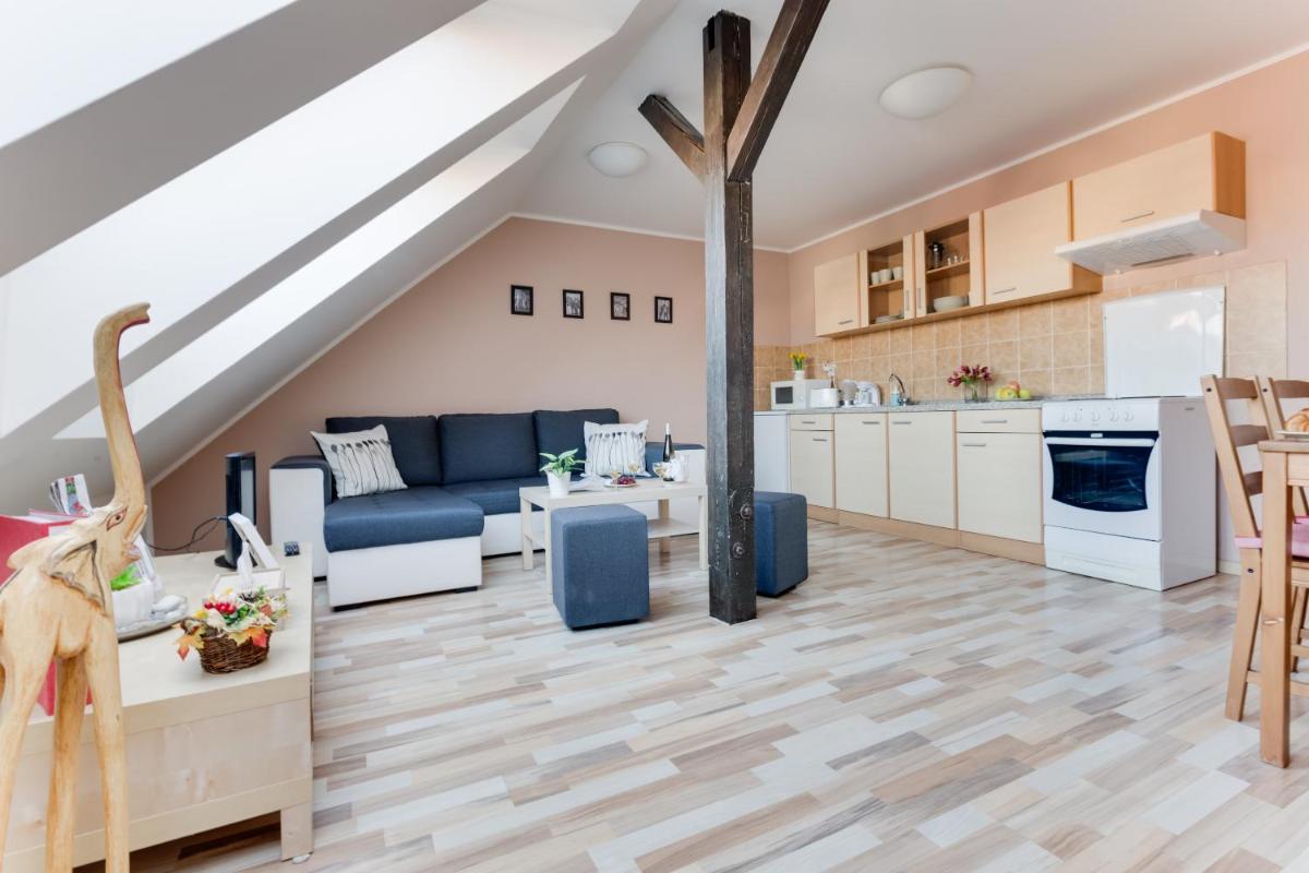 Jane's Attic Apartment - Housity