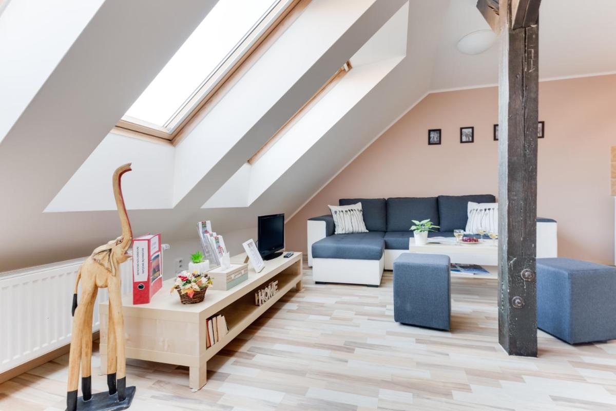 Jane's Attic Apartment - Housity