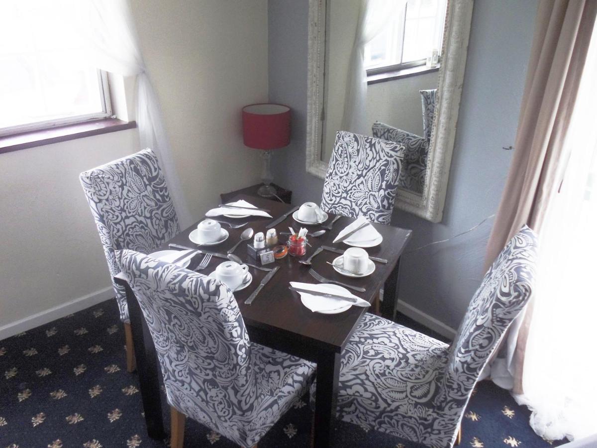 The Riverside Hotel - Housity