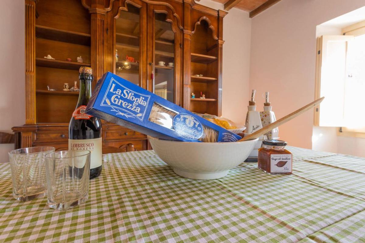 Villa Costanzi: Comfy Apartment Below The Cucco - Housity