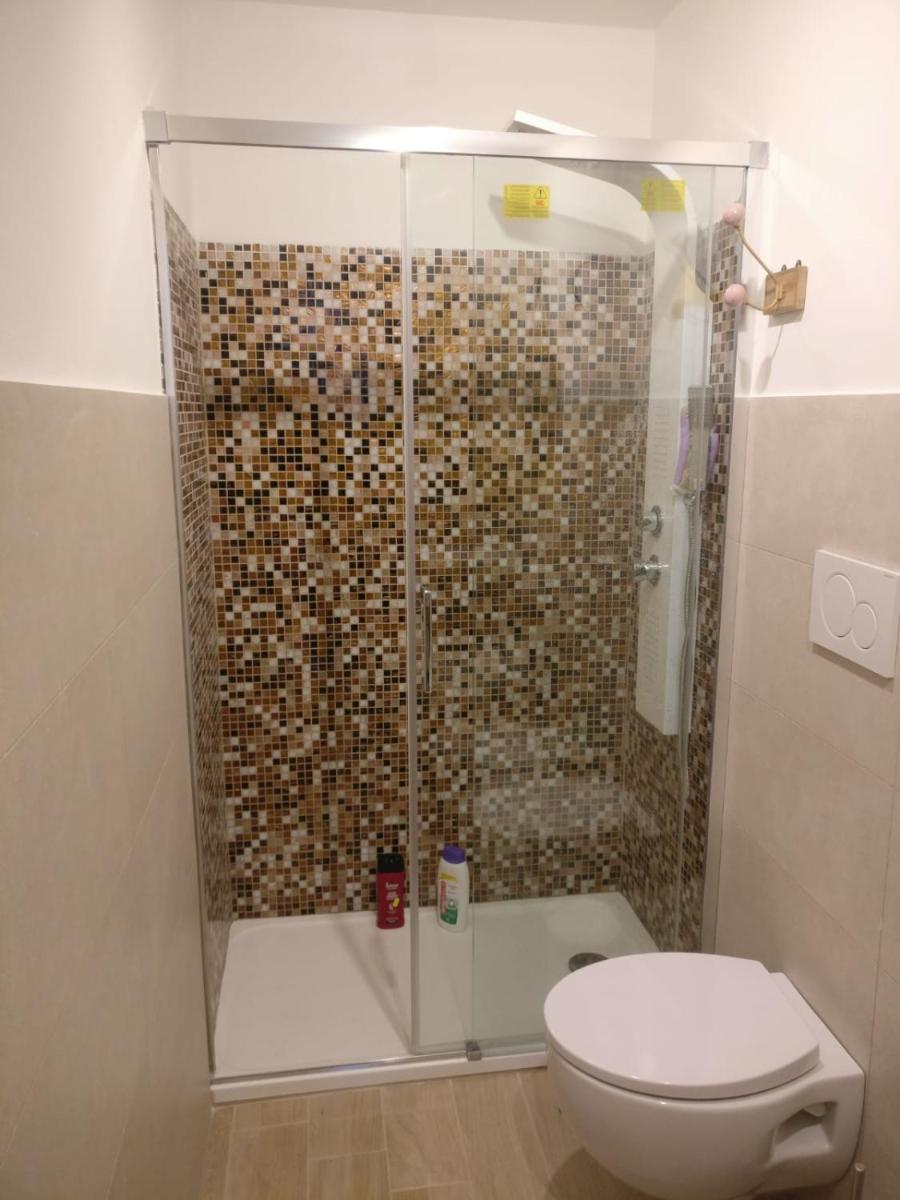 4 Via Valona - executive luxury apartment - Housity