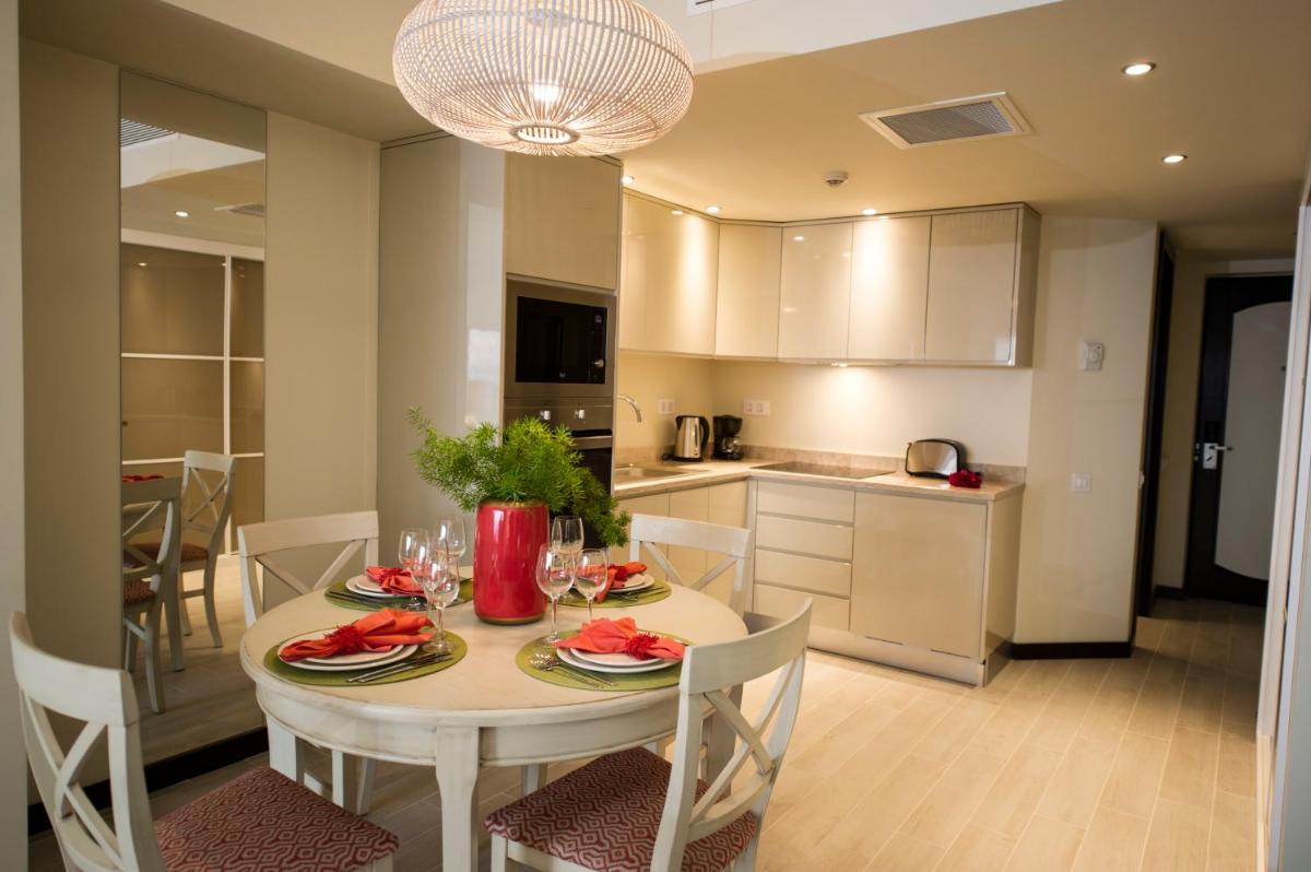 A cozinha ou kitchenette de Pestana Madeira Beach Club