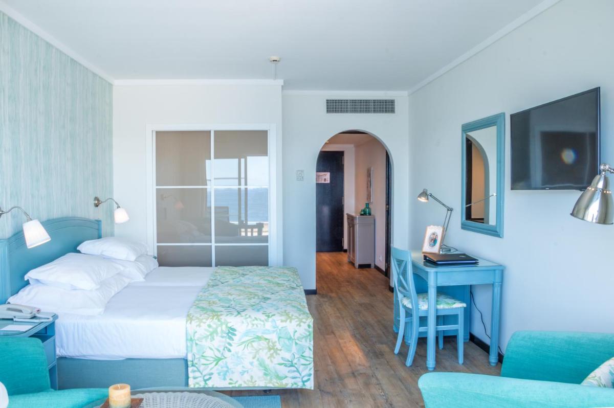 Uma cama ou camas num quarto em Pestana Madeira Beach Club