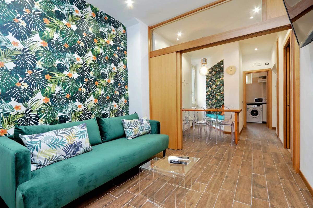 Suitetrails - Style Apartment Julia 50 mt from Colosseum
