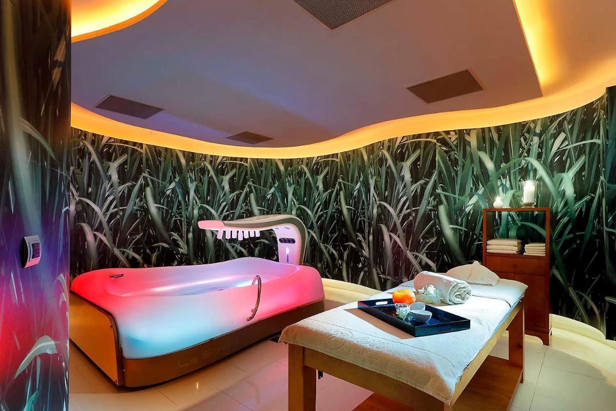 Cama o camas de una habitación en Exe Estepona Thalasso & Spa- Adults Only