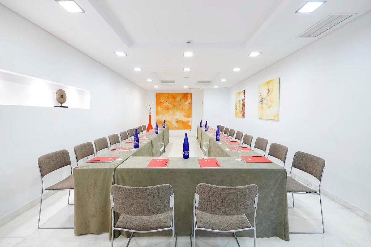 Zona business o sala de conferencias en Exe Estepona Thalasso & Spa- Adults Only