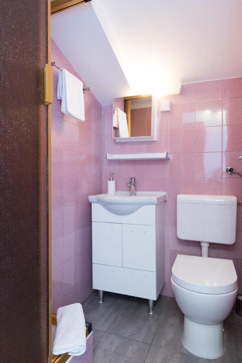 Beach Guesthouse Mediteran - Housity