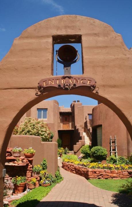 Adobe Grand Villas - Hizvo