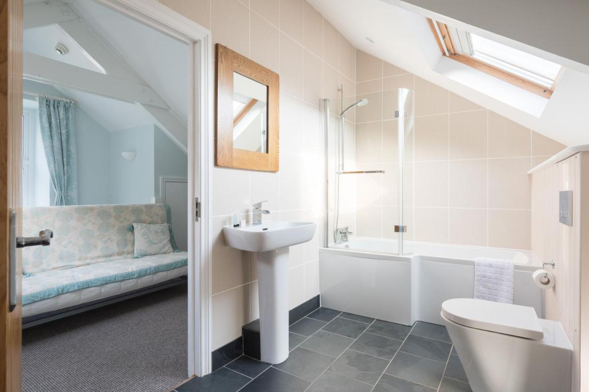 The Cambrian Inn - Housity