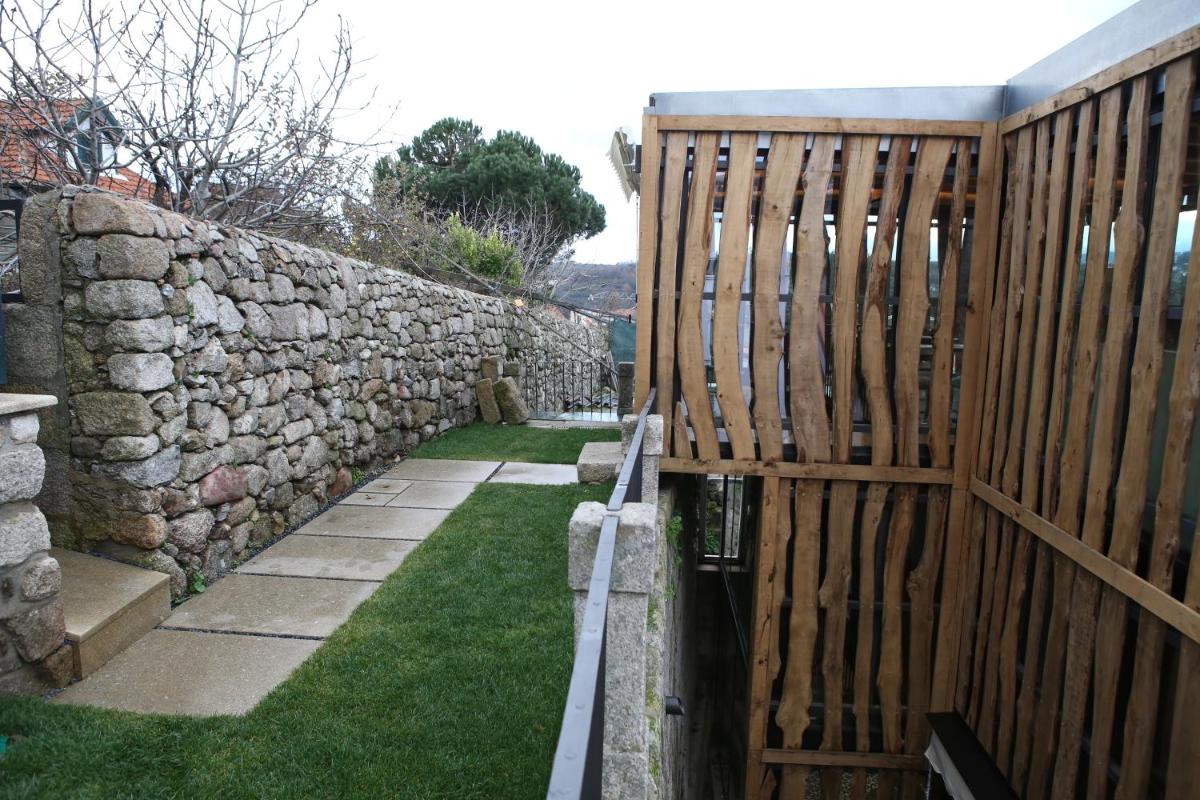 Muralha Charm House - Housity