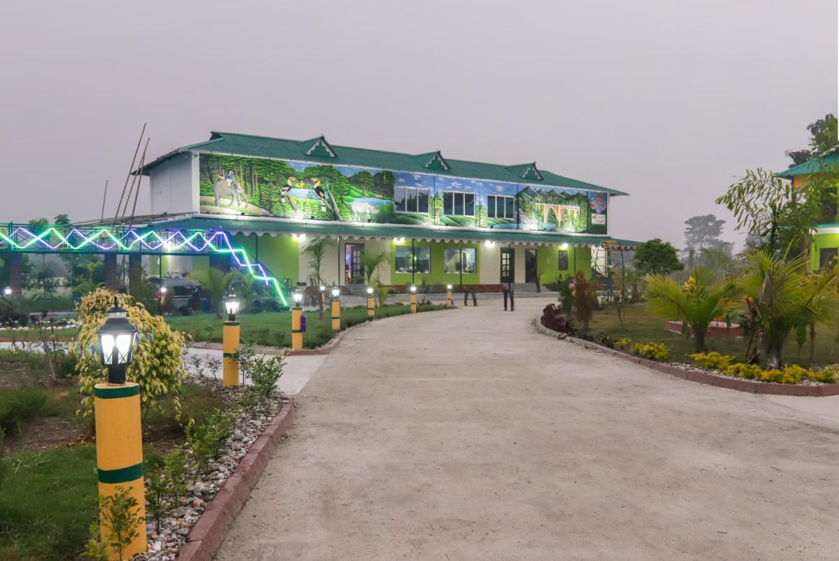 Resort Trimurti - Housity