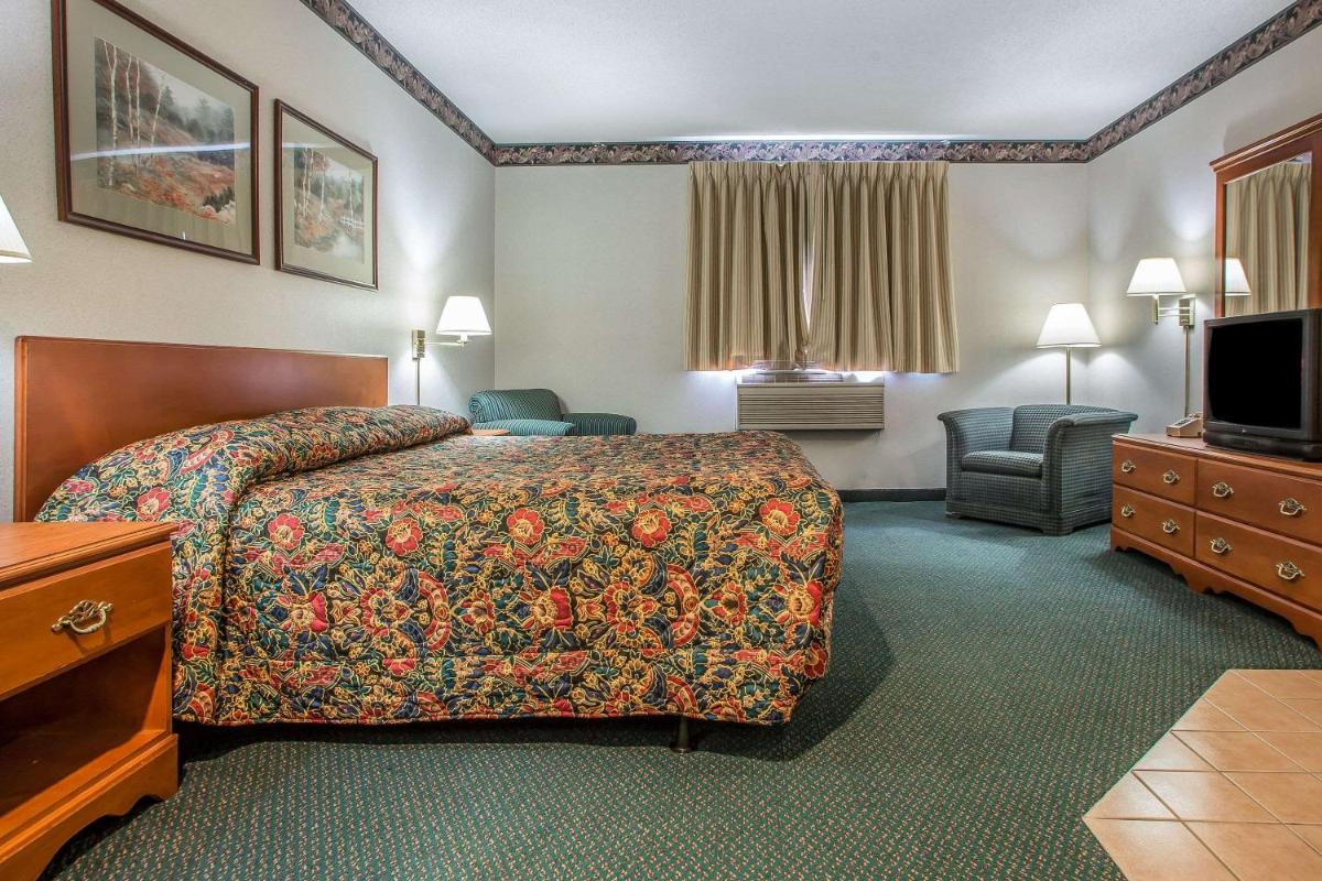 Rodeway Inn Bedford - Housity