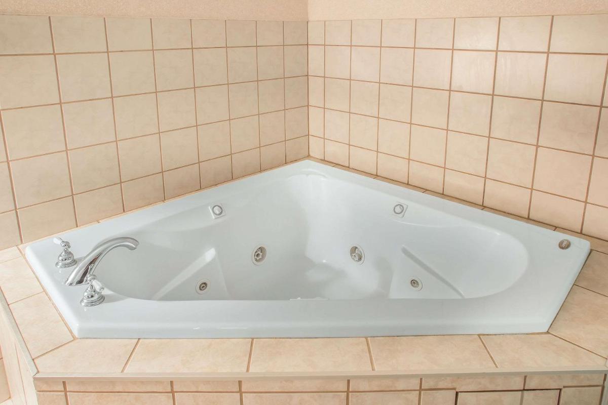 Rodeway Inn Bedford - Housity